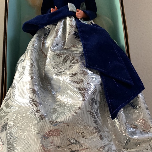 Barbie winter velvet by Avon 1995 - Picture 4 of 8